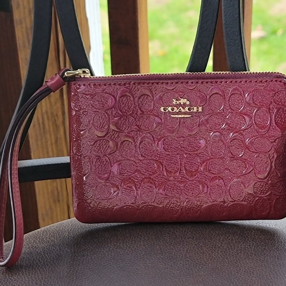 Coach Red Embossed Patent Leather Corner Zip Wristlet – New Without Tags (NWOT)